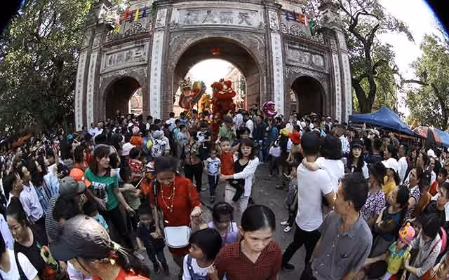 Hội làng Đồng Kị mở ngày mùng 4 Tết hằng năm, đông đúc náo nhiệt từ sáng sớm.