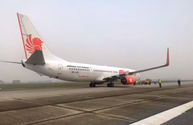 Máy bay hạ cánh bảo đảm an toàn tuyệt đối.