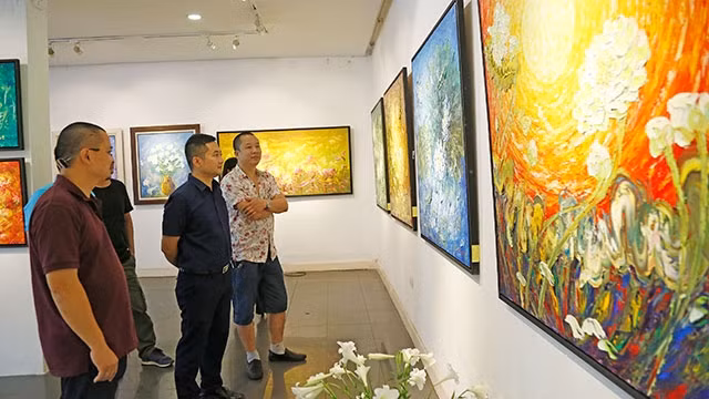 “Yêu” sen qua tranh Vũ Tuyên
