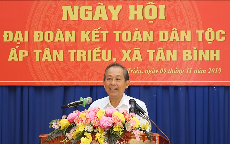 Phó Thủ tướng Thường trực Chính phủ Trương Hòa Bình phát biểu tại Ngày hội Đại đoàn kết toàn dân tộc ấp Tân Triều. Ảnh: VGP/Mạnh Hùng