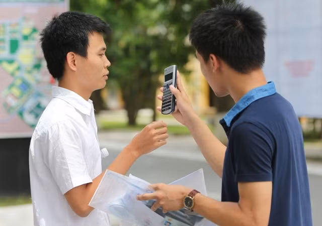 Thí sinh dự thi môn Toán (Ảnh: Dương Mai)