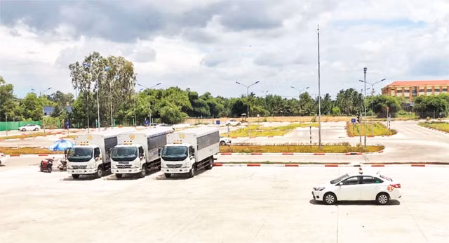 Sân thực hành dành cho học viên học lái xe ô-tô tại Trung tâm sát hạch lái xe Hoàn Cầu, huyện Bình Chánh.