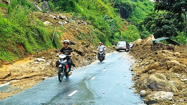 Thông xe trên quốc lộ 4D Lào Cai - Sa Pa.
