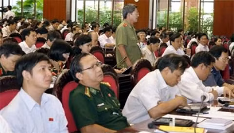 Ðại biểu Quốc hội tỉnh Ninh Thuận phát biểu ý kiến thảo luận tại hội trường.