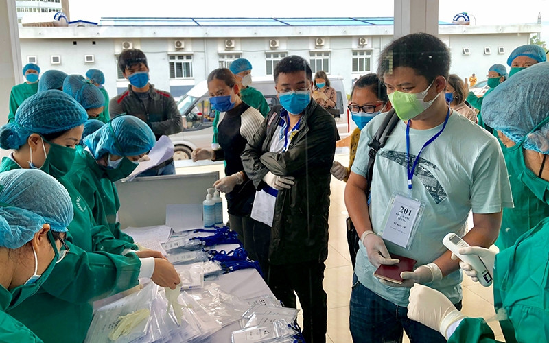Tổ chức đón những người có nguy cơ nhiễm Covid-19 vào khu cách ly y tế tập trung tại Hải Phòng.