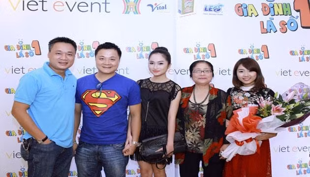 Đoàn làm phim "Gia đình là số 1".