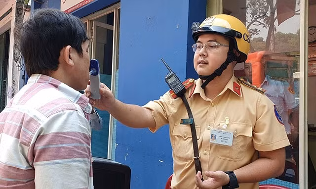 Bao lâu sau uống rượu, bia, cơ thể không còn lượng cồn?
