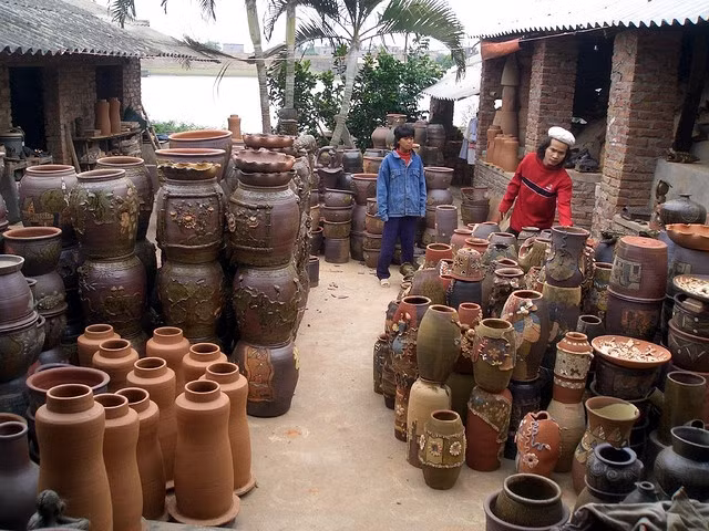 Những sản phẩm gốm Phù Lãng ngày càng đổi mới và thu hút khách hàng.