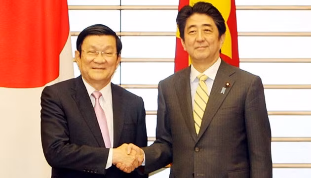 Chủ tịch nước Trương Tấn Sang gặp và hội đàm với Thủ tướng Nhật Bản S. A-bê. Ảnh: NGUYỄN KHANG (TTXVN)