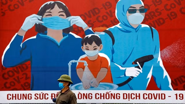 Bức tranh cổ động được đăng trên báo Nga.