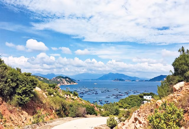 Đến “vương quốc” tôm hùm