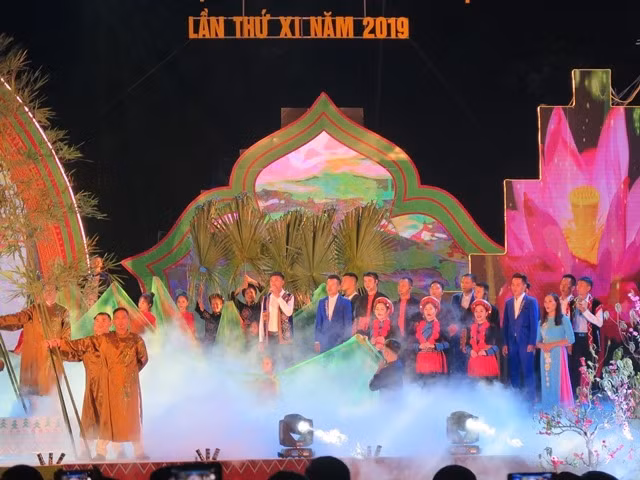 Tại lễ khai mạc, đoàn nghệ thuật các tỉnh tham gia giao lưu, trình diễn các màn nghệ thuật truyền thống đặc sắc.