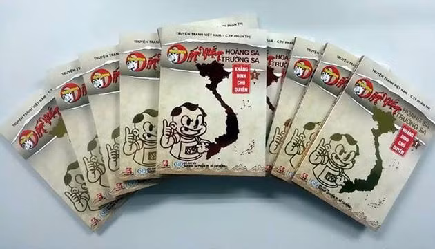 Bộ truyện tranh Thần đồng Đất Việt về Hoàng Sa-Trường Sa được TS Nguyễn Nhã mang đi giới thiệu ở châu Âu vào đầu tháng 9 (ảnh: Phan Thị)