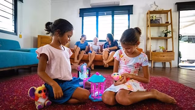 Gia đình chị Naomi thay đổi tích cực nhờ IHOP. Ảnh: THE GUARDIAN