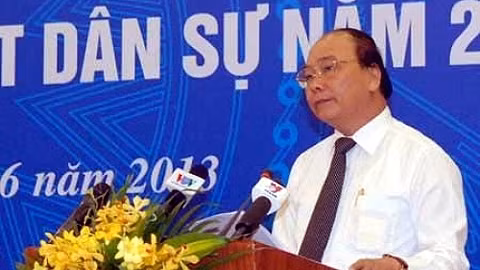 Đồng chí Nguyễn Xuân Phúc, Ủy viên Bộ Chính trị, Phó Thủ tướng Chính phủ phát biểu tại Hội nghị.