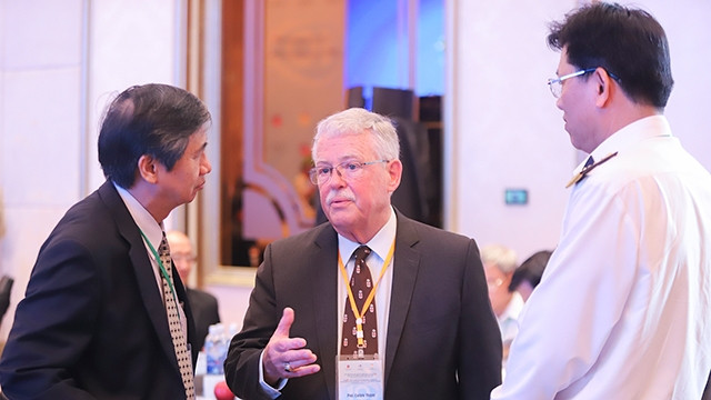 Các chuyên gia, học giả thảo luận tại Hội thảo khoa học quốc tế về Biển Đông lần thứ 10.