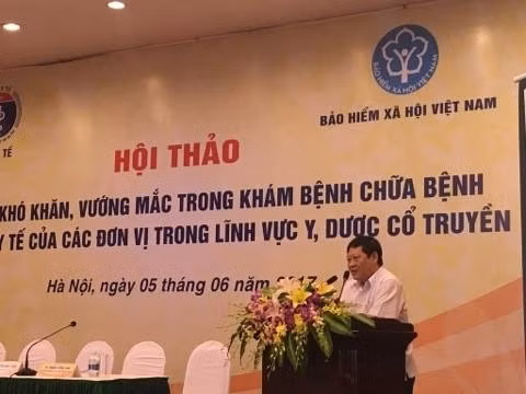 Thứ trưởng Y tế Nguyễn Viết Tiến phát biểu tại hội thảo.