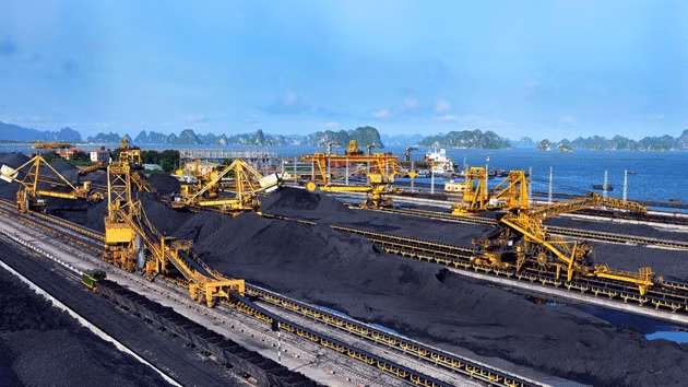 Hệ thống vận chuyển than phục vụ cho sàng tuyển của Công ty Tuyển than Cửa Ông.