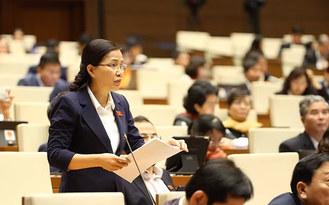 Đại biểu Quốc hội Đỗ Thị Lan đoàn Quảng Ninh tại phiên thảo luận ngày 19-11. (ẢNH: DUY LINH)