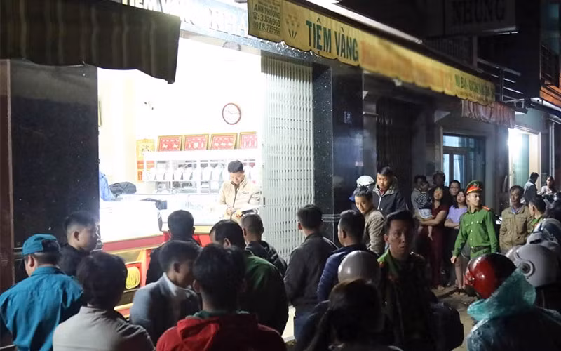 Cơ quan chức năng khám nghiệm hiện trường