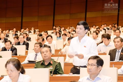 Đại biểu Phạm Phú Quốc (TP Hồ Chí Minh) tham gia phiên chất vấn tại hội trường Quốc hội.