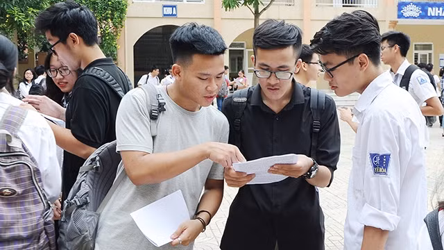 Đề khó, các em cảm thấy buồn vì không làm bài thi được như kỳ vọng. Ảnh: HẢI NAM