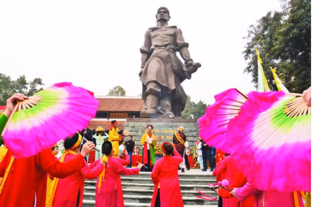 Lễ hội truyền thống kỷ niệm chiến thắng Ngọc Hồi - Đống Đa diễn ra mồng 5 Tết hằng năm. 