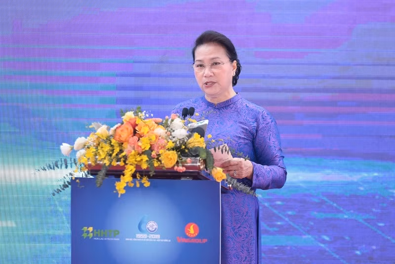 Chủ tịch Quốc hội Nguyễn Thị Kim Ngân phát biểu tại Khu CNC Hòa Lạc.