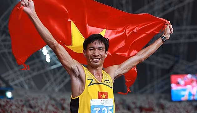 "Anh nuôi" Nguyễn Văn Lai trong tư thế chiến thắng. (ảnh: Hải Đăng)