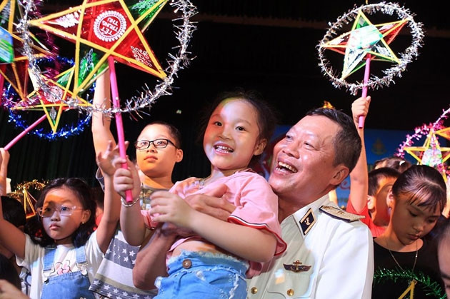 Tết Trung thu cho con em chiến sĩ Trường Sa và Nhà giàn DK1