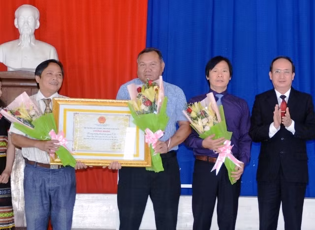 Tỉnh Phú Yên đón bằng công nhận Lễ cúng trưởng thành của người Ê Đê ở Phú Yên là Di sản văn hóa phi vật thể quốc gia.
