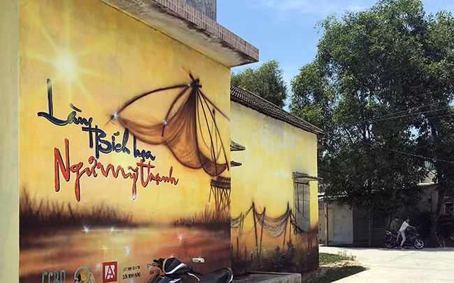 Một góc làng bích họa Ngư Mỹ Thạnh.