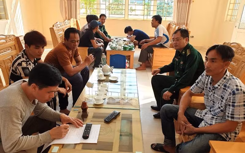 Cứu sống sáu ngư dân bị đắm tàu trên vùng biển Cô Tô