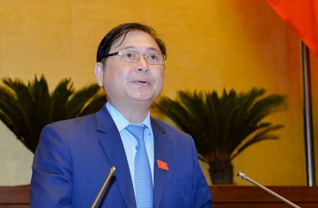 Chủ nhiệm Ủy ban Khoa học, Công nghệ và Môi trường của Quốc hội Phan Xuân Dũng trình bày báo cáo giám sát tối cao sáng 5-6.
