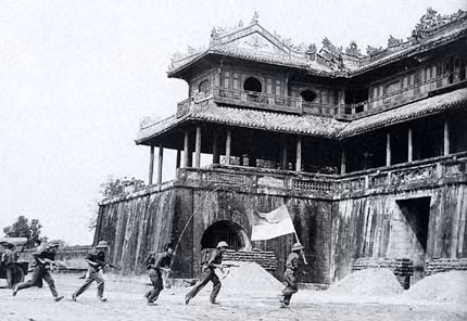 Cuộc tiến công giải phóng Thừa Thiên Huế 26-3-1975. Ảnh: Ban quản lý Lăng Chủ tịch Hồ Chí Minh