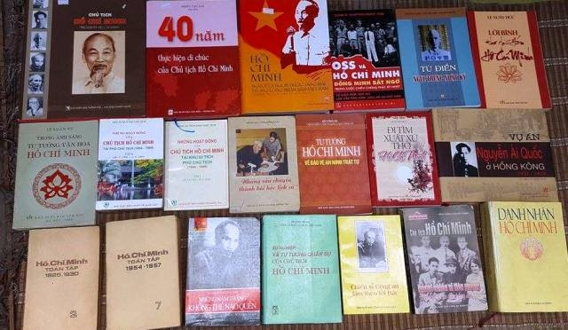 Các cuốn sách quý hiếm về Bác Hồ được xuất bản qua các thời kỳ.
