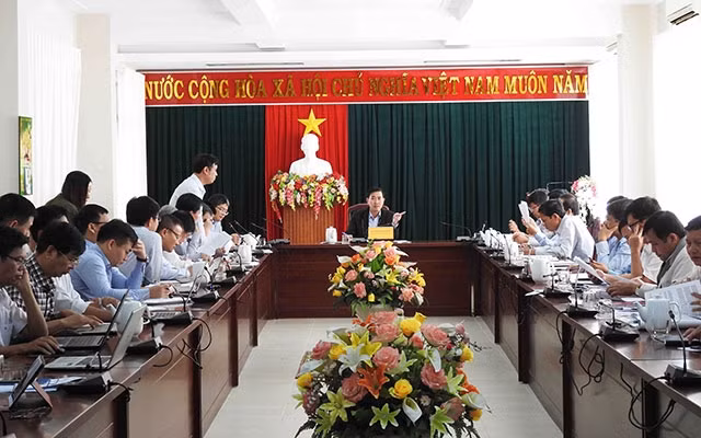Quang cảnh cuộc họp. 