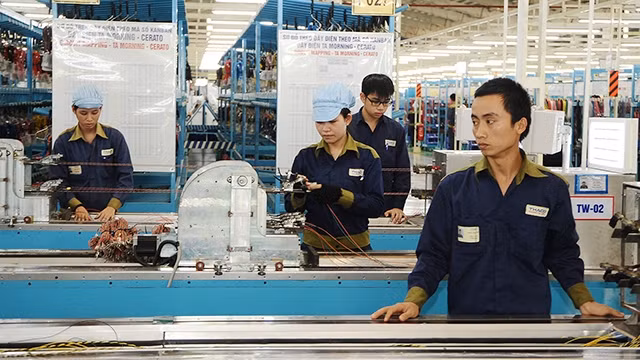 Dây chuyền sản xuất dây cáp điện của nhà máy lắp ráp ô-tô Trường Hải.