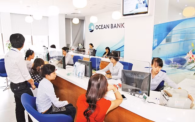 Các ngân hàng siết dần tín dụng bất động sản.