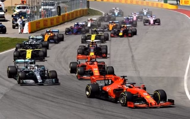 Sebastian Vettel dẫn đầu và thậm chí cán đích ở vị trí đầu tiên sau 70 vòng đua nhưng vẫn không thể có chiến thắng. (Ảnh: Getty Images)