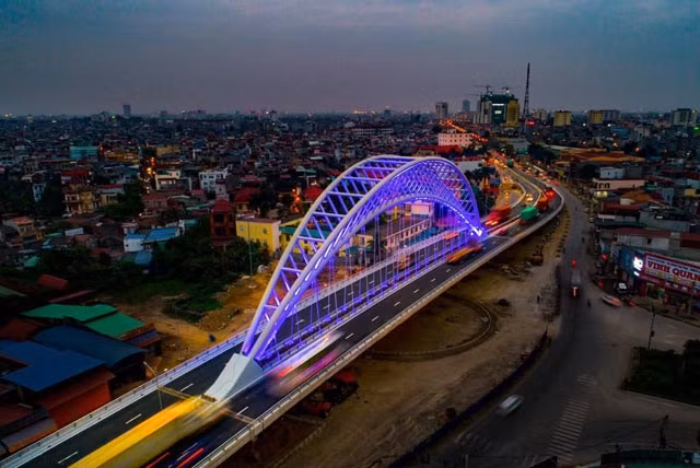 Cầu vượt Nguyễn Văn Linh được TP Hải Phòng đầu tư xây dựng vừa thông xe đưa vào sử dụng. Ảnh: NGUYỄN ĐỨC NGHĨA