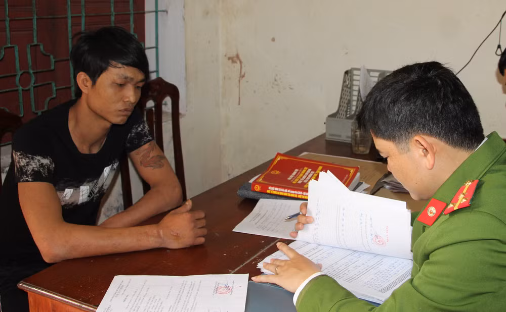 Khởi tố đối tượng hành hung nhân viên y tế