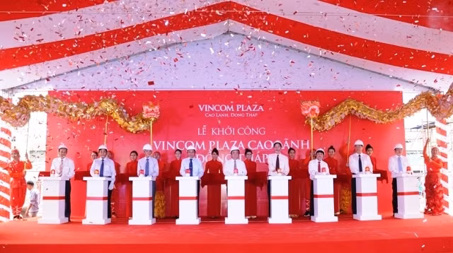 Lãnh đạo tỉnh Đồng Tháp và Tập đoàn Vingroup nhấn nút khởi công xây dựng dự án TTTM Vincom Plaza Cao Lãnh.