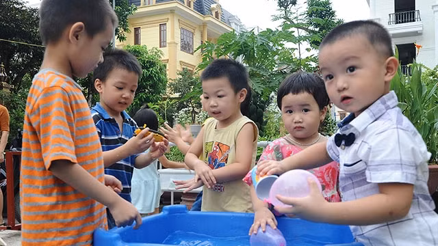 Năm 2018, tỷ số giới tính khi sinh là 115,1 bé trai/100 bé gái, tăng ba điểm phần trăm so năm 2017. Ảnh: HẢI NGUYỄN