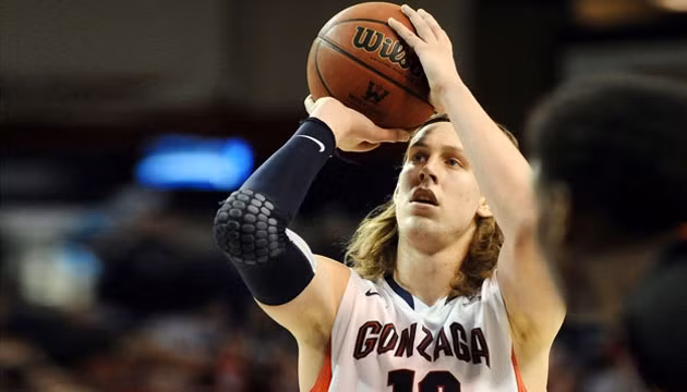Ngôi sao bóng rổ Mỹ, Kelly Olynyk.