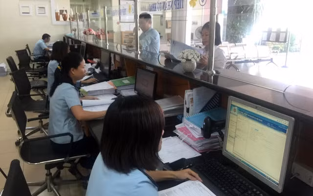 Doanh nghiệp đến làm thủ tục xuất nhập khẩu tại Chi cục Hải quan Biên Hòa.