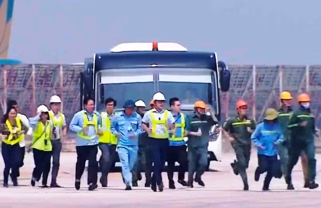 Các lực lượng PCCC, cứu hộ, cứu nạn tham gia buổi diễn tập.