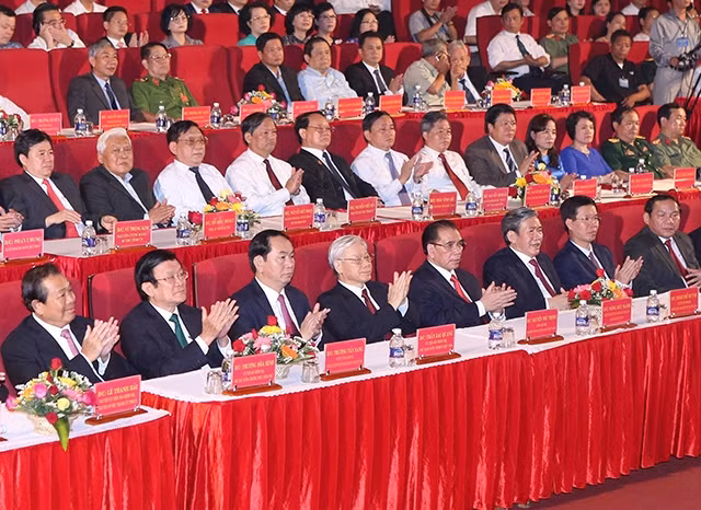 Tổng Bí thư Nguyễn Phú Trọng, Chủ tịch nước Trần Đại Quang và các đại biểu tại Lễ kỷ niệm. Ảnh: LÂM KHÁNH (TTXVN)