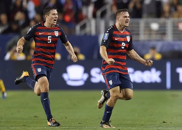 Tiền đạo Jordan Morris trở thành người hùng của đội tuyển Mỹ khi ghi bàn ấn định tỷ số 2-1 ở những phút cuối trận.