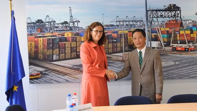 Bộ trưởng Công thương Trần Tuấn Anh và Cao ủy Liên minh châu Âu (EU) phụ trách thương mại Cecilia Malmström.